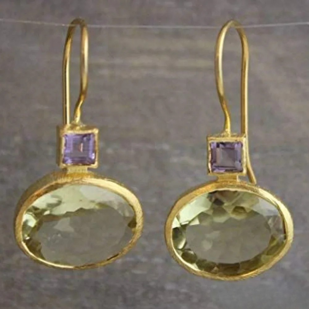 Brincos Vintage Dourados com Cristal Verde