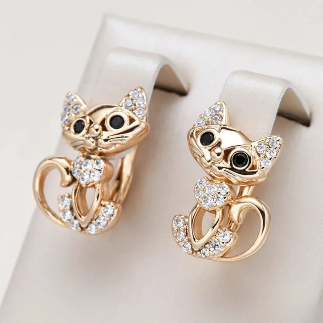Brincos Elegantes de Zircônia em Forma de Gato