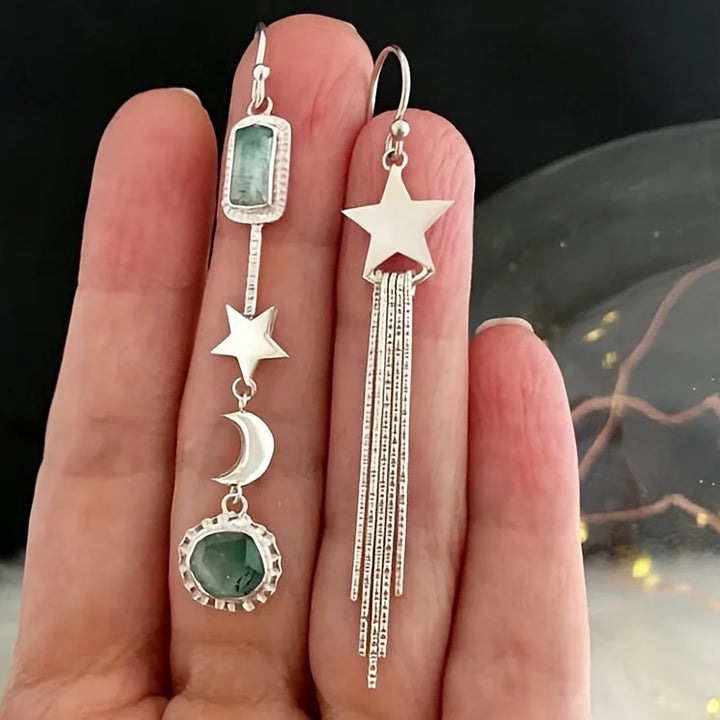Brincos vintage assimétricos com borla de estrela e incrustações de lua e cristais