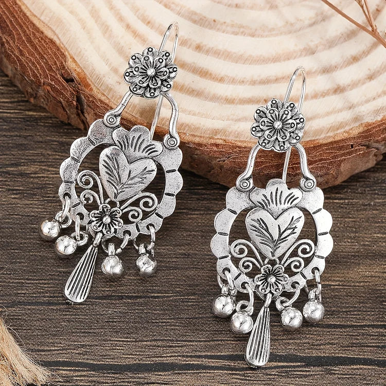 Brincos vintage boêmios com gravura de flores vazadas