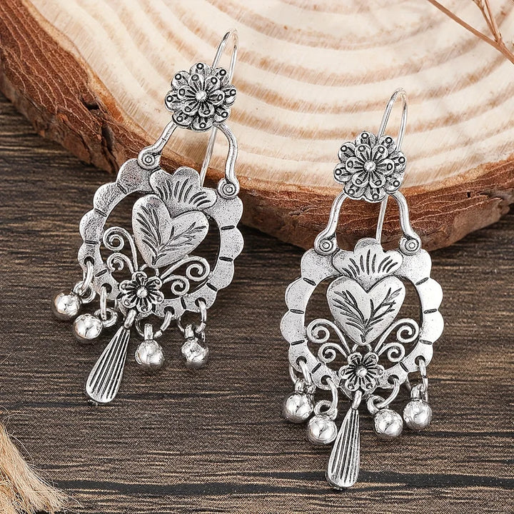 Brincos vintage boêmios com gravura de flores vazadas