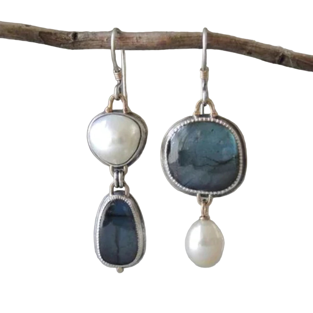 Brincos vintage azuis e pérolas