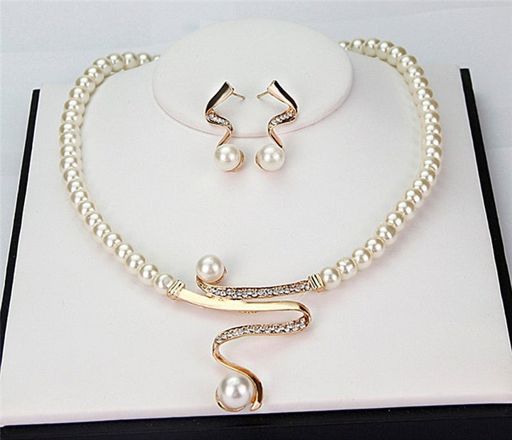 Conjunto de Colar e Brincos em Pérola Natural