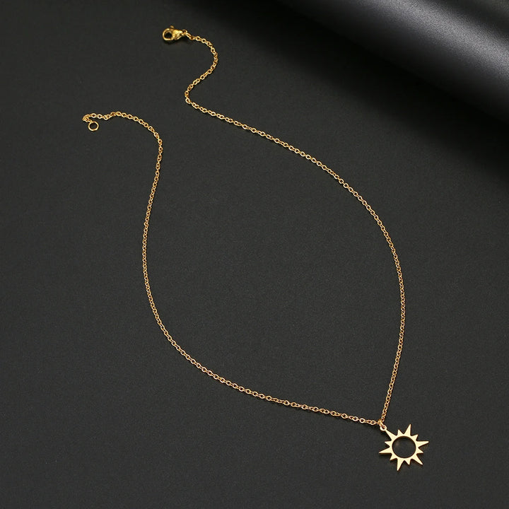 Colar em aço inoxidável unissex com pendente sol minimalista - JOFashion, joias perfeitas para amigos e presentes ideais
