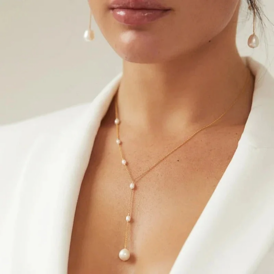 Elegante Colar de Pérolas com Pingente de Rubi