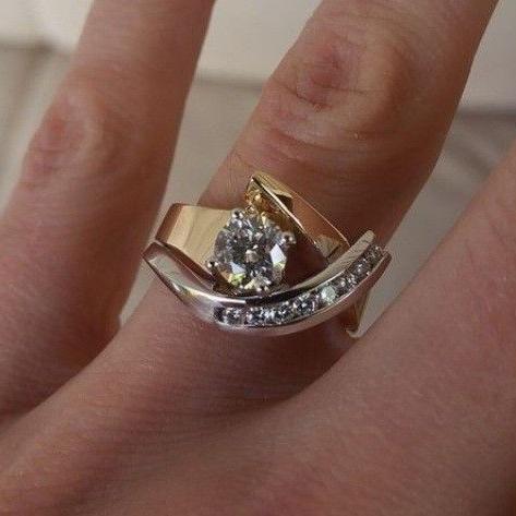Anel Vintage Irregular de Ouro e Prata com Zircônia