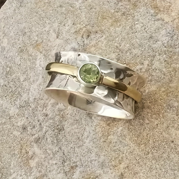 Anel Elegante com Zircônia Verde