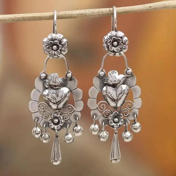 Brincos vintage boêmios com gravura de flores vazadas