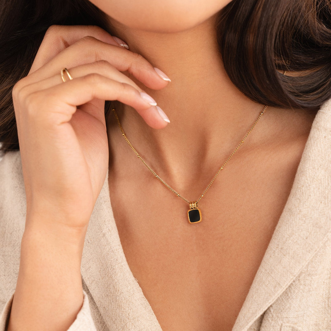 Colar com Pingente Preto Lucia