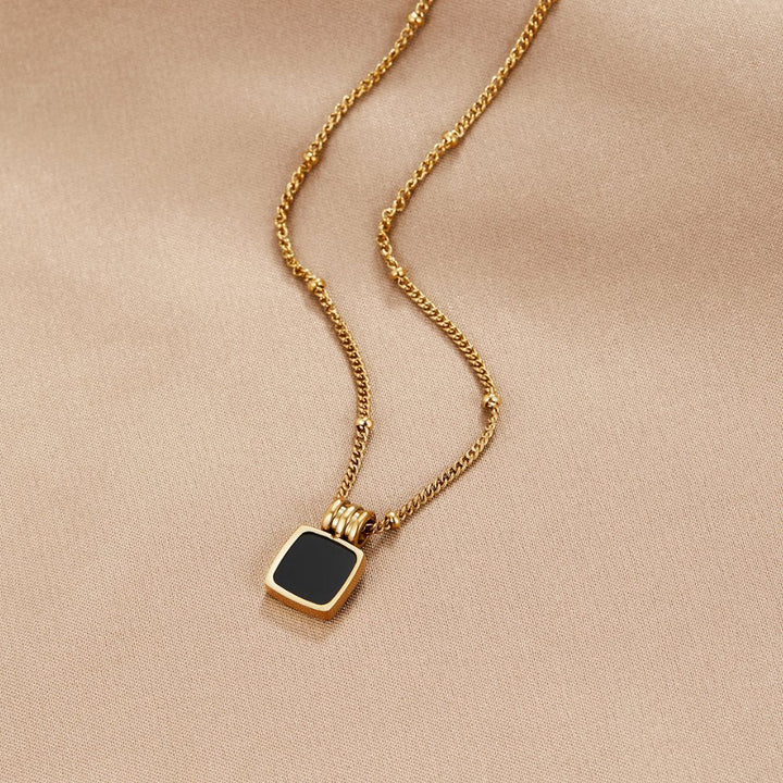 Colar com Pingente Preto Lucia